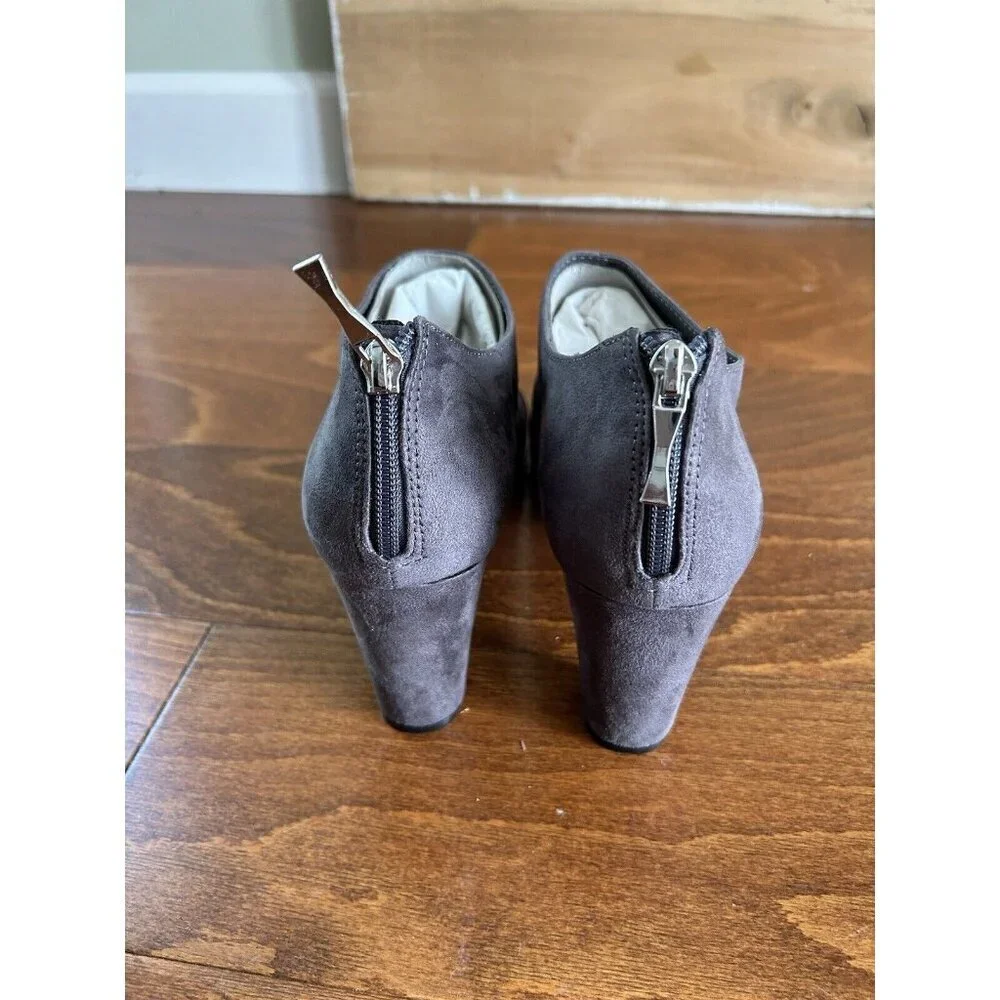 A2 by Aerosoles Sixth Avenue Booties Gray Suede Ankle Zip 10‎ M NEW